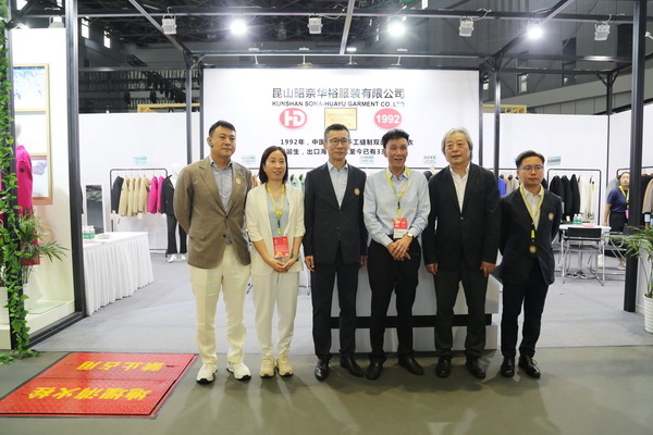 輕奢時(shí)尚 舒適休閑-- 昭奈華裕首推戶外運(yùn)動(dòng)型雙面手工大衣系列,拓寬內(nèi)銷(xiāo)渠道