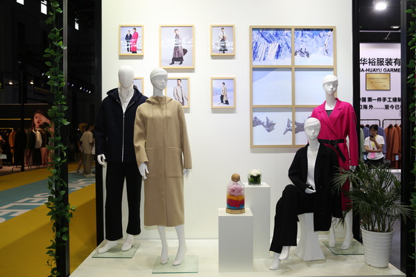 輕奢時(shí)尚 舒適休閑-- 昭奈華裕首推戶外運(yùn)動(dòng)型雙面手工大衣系列,拓寬內(nèi)銷(xiāo)渠道